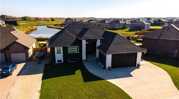new niverville home